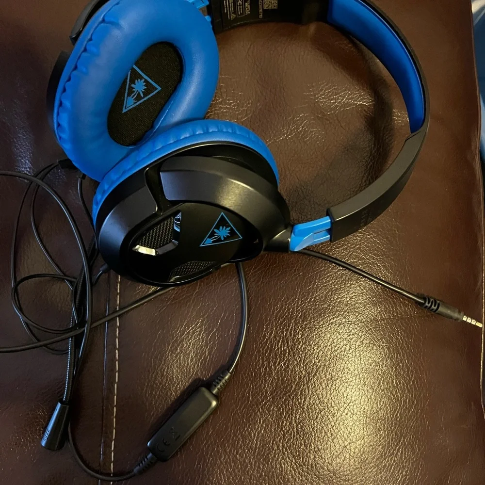 Gaming key board and headphones. Both hardly used.